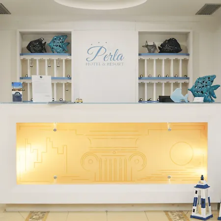 & Perla Hotel
