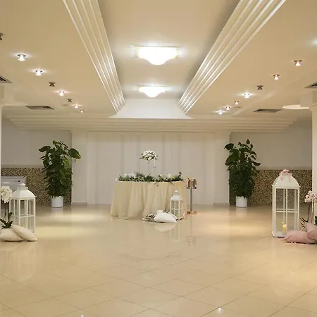 & Perla Hotel 3*