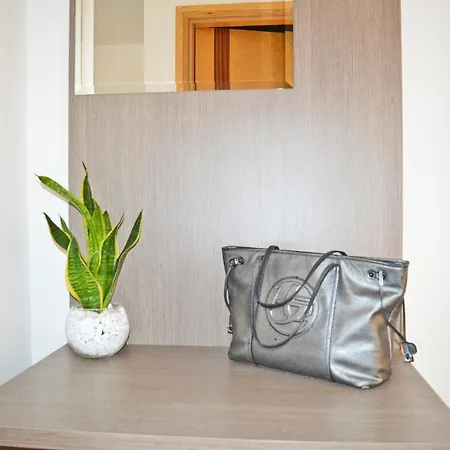 & Perla Hotel