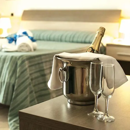 ホテル Perla Hotel & Garden 3*