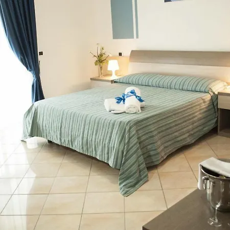 ホテル Perla Hotel & Garden 3*